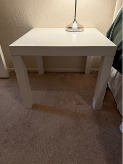 2 White Night Stands