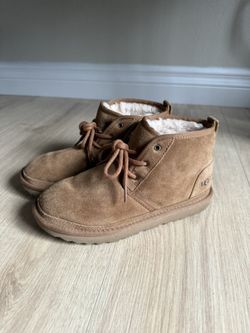 UGG Boots/Shoes (Size 4)
