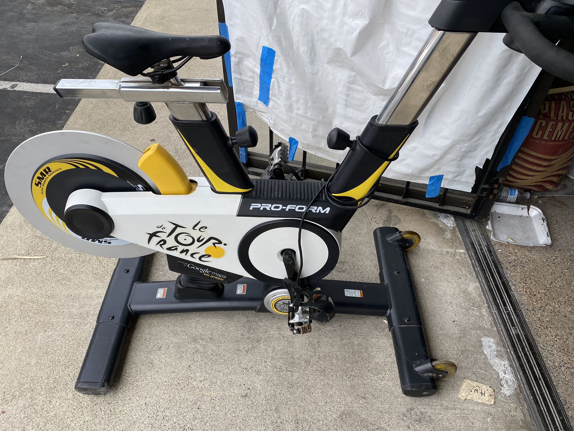 Le De Tour France Peloton Bike