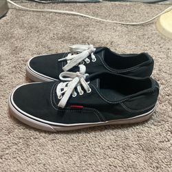 Size 9 Men’s Levi’s Shoes