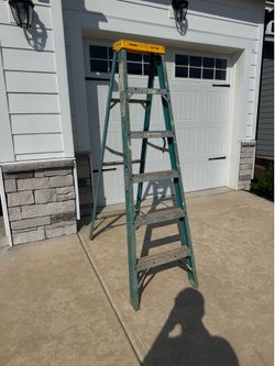 6 ft Fiberglass Ladder
