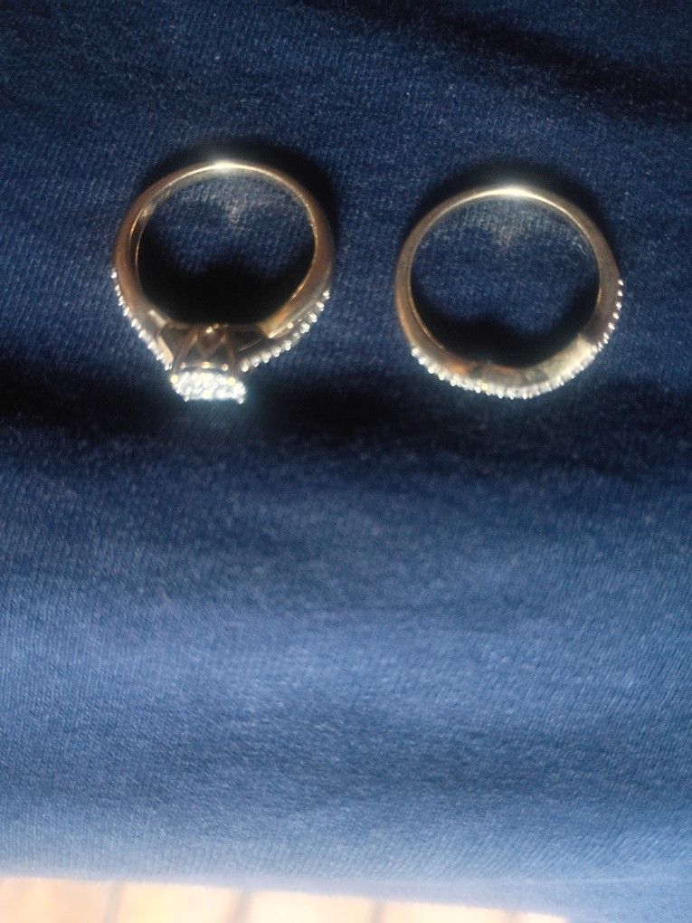 14 K Gold With Diamonds Wending Set Rings