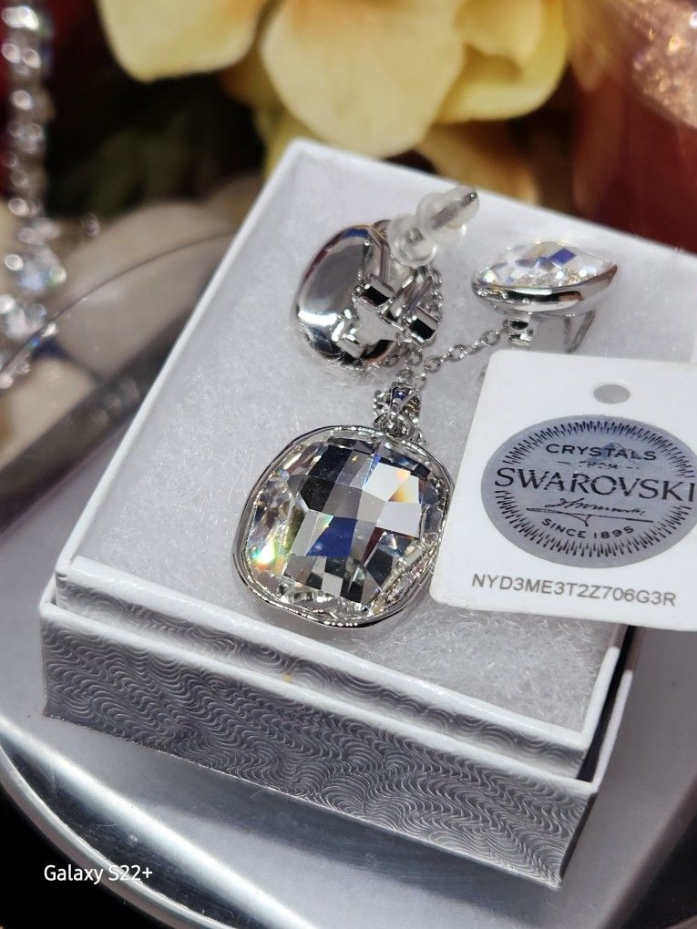 Swarovski Crystal's Necklace "18 With 2"Extension And Matching Earrings 30