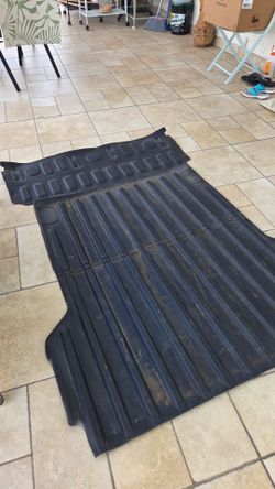 Tapete Para Cama De Camioneta Ford Maverick xl en Buenas Condiciones