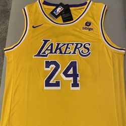 Lakers Kobe #8 Jersey L Youth/ M Womens for Sale in Canoga Park, CA -  OfferUp