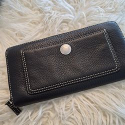 Gorgeous Coach Black leather wallet