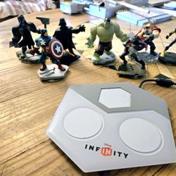 Disney Infinity Avengers Lot. Figure Portal With 7 Figures. Wii-U PS3 PS4 3.0 2.0 Wii