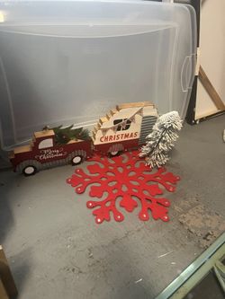 Christmas decor four pieces for 15 pick up in Castroville for meet up in San Antonio must be prepaid