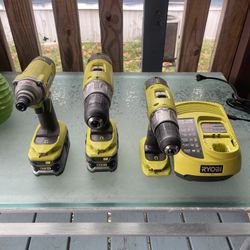 3 Drills  Ryoby Came Whit Charger Workin Great 