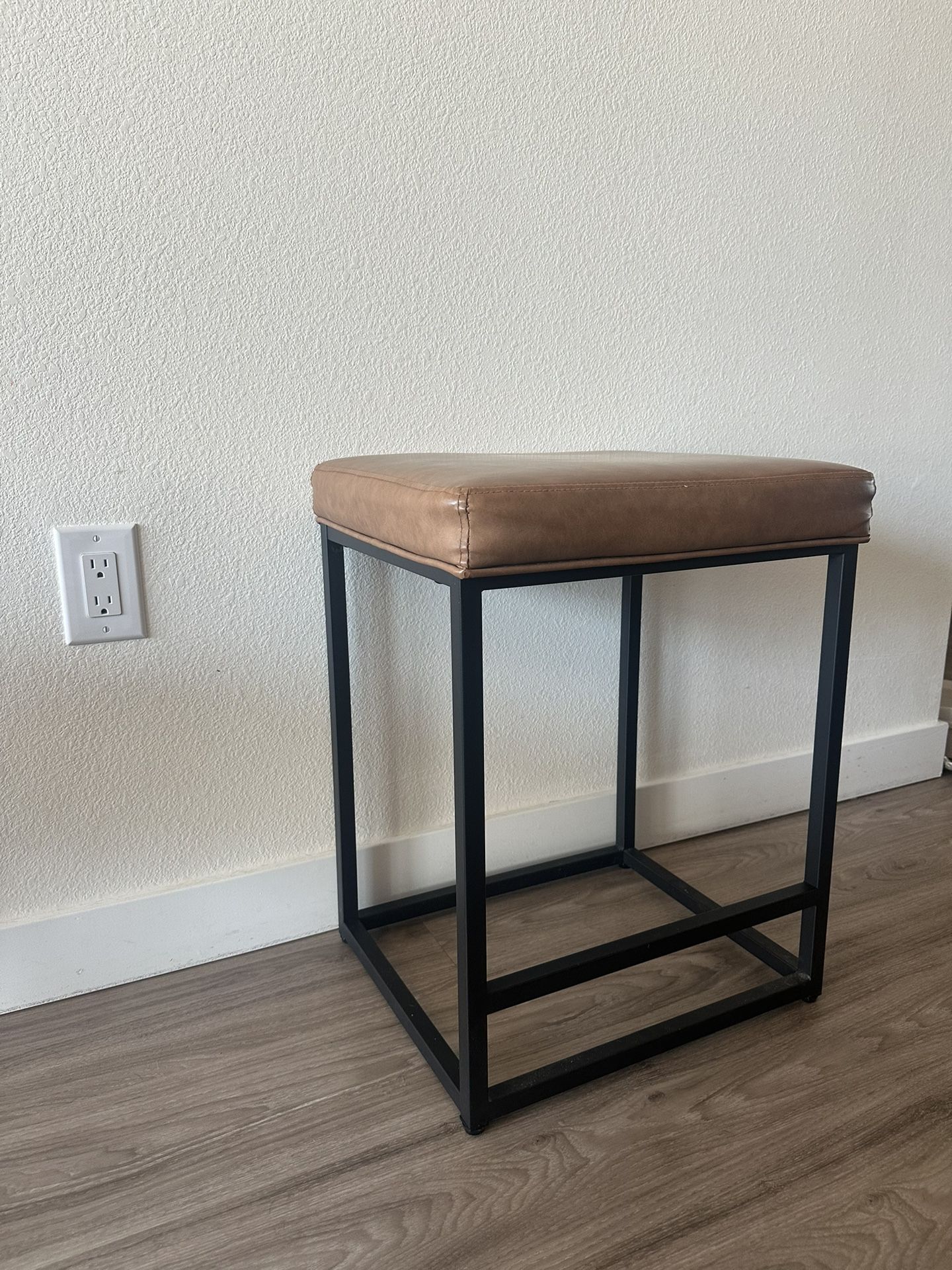 2 Modern Barstools