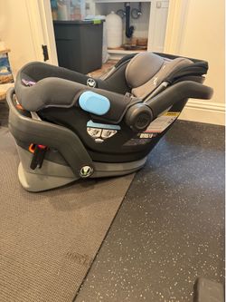 Uppa Baby - Mesa Car Seat and Base