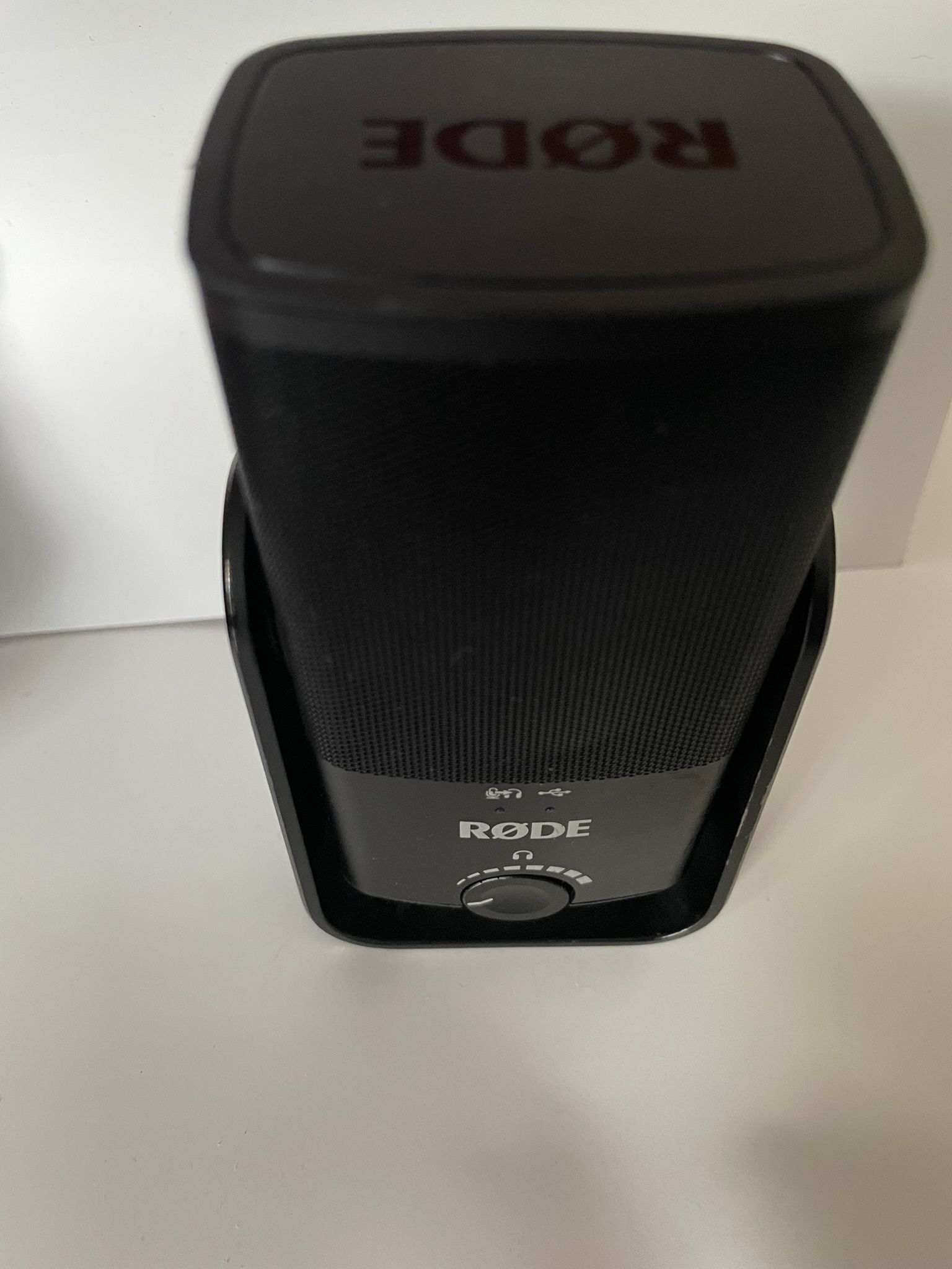 RODE NT-USB Mini Versatile Studio-quality Condenser USB Microphone with Free Software for Podcasting, Streaming, Gaming, Music Production, Vocal and I