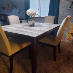Nice table 46 Inches By 59 Inches 