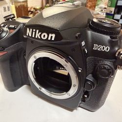 Mint nikon d200 camera