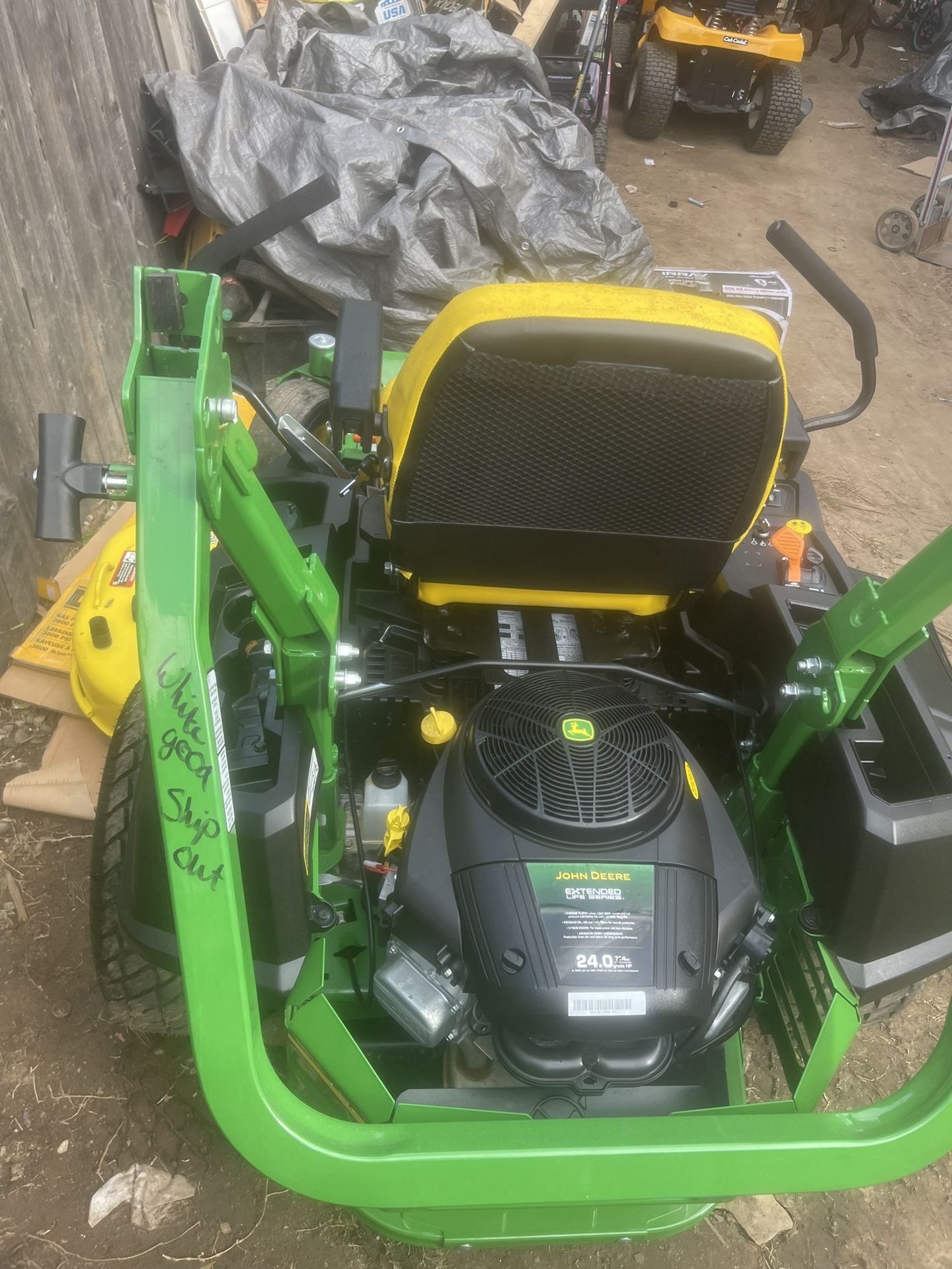 John WDeere Z515E 60 in. 24 HP V Twin ELS Gas Dual Hydrostatic Zero Turn Riding Mower