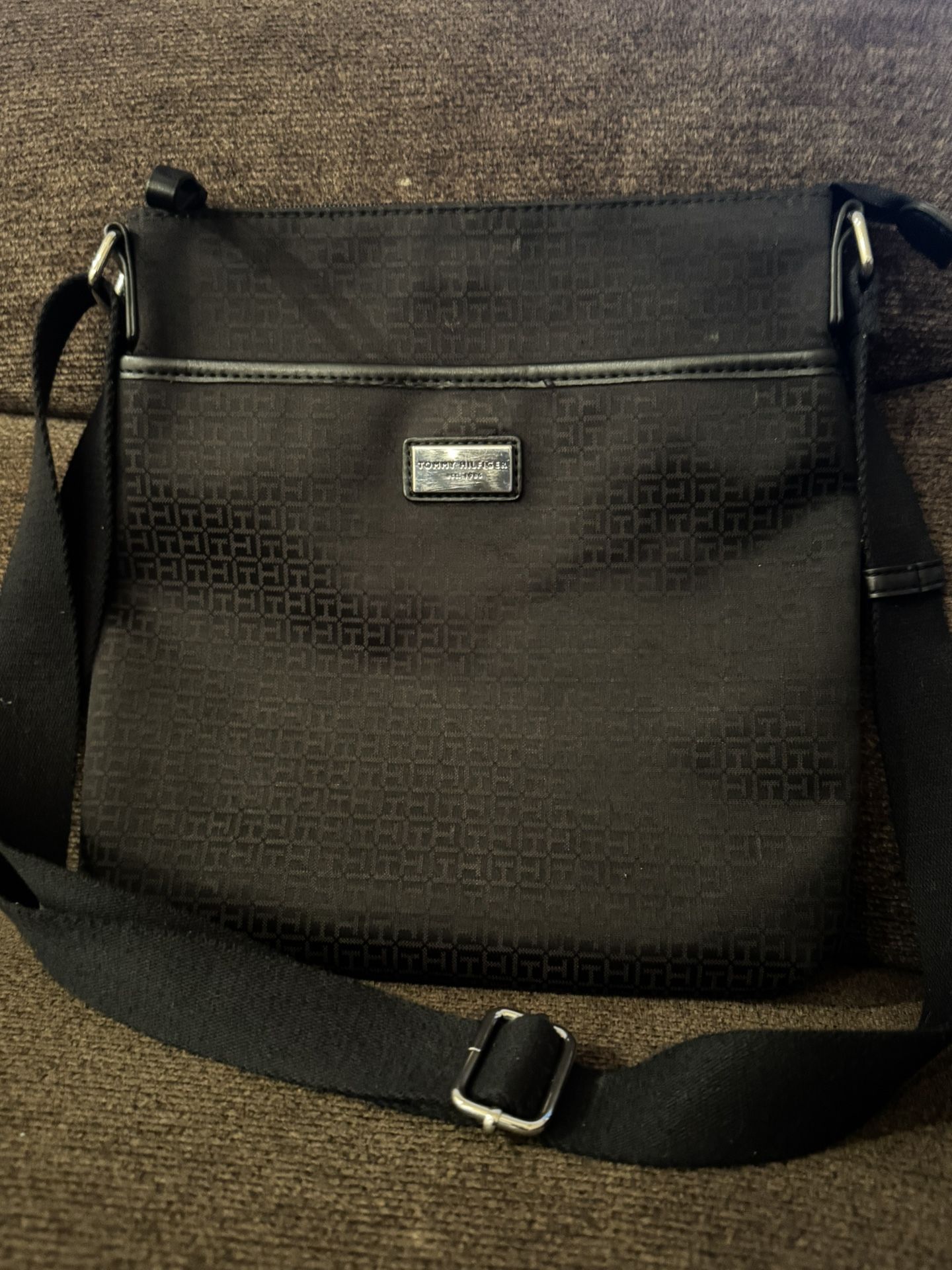 Tommy Hilfiger Women's Chic. Zip closure. Adjustable cross strap.