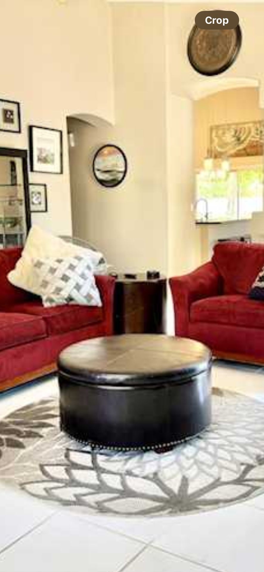 Round Coffee Table/Storage Ottoman 