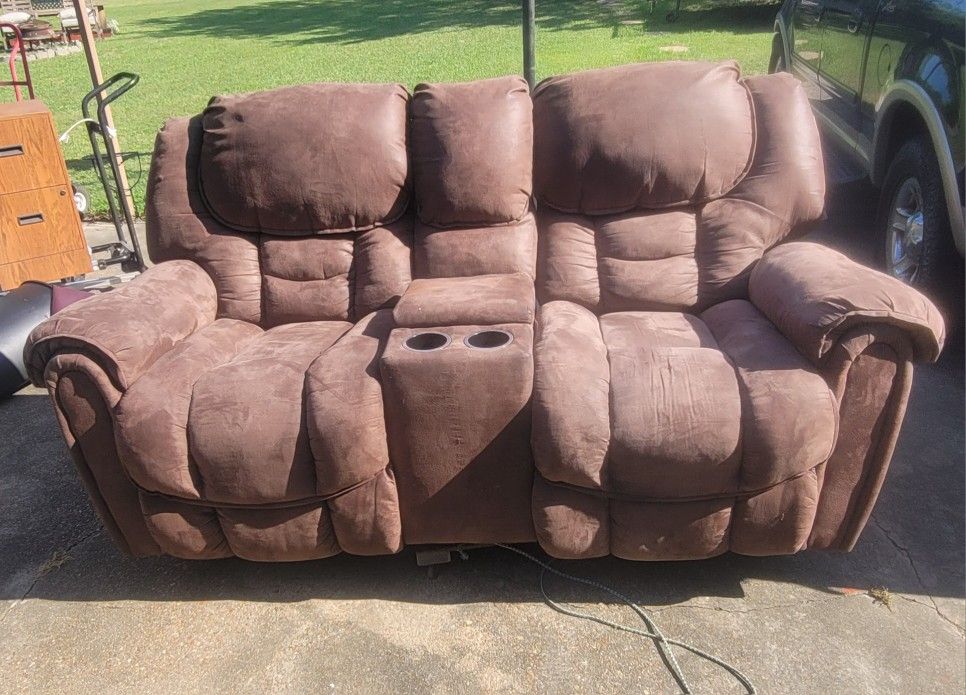 Reclining Love seat Less Than 2 Years Old