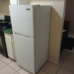 100 Dollar Newer Refrigerator 