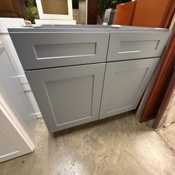 Gray Shaker Base Cabinet with Drawers