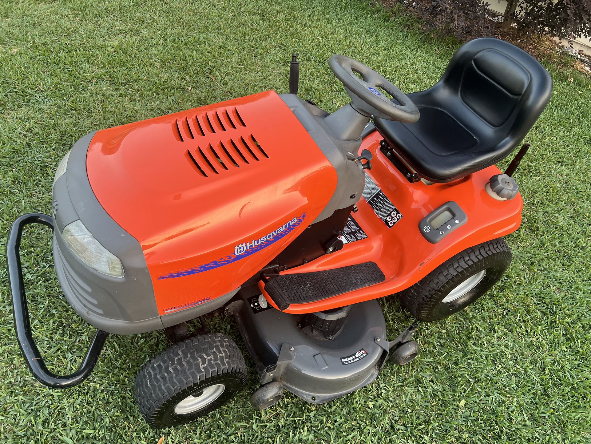 Riding Mower Runs Great Mint Condition Fully Serviced 
