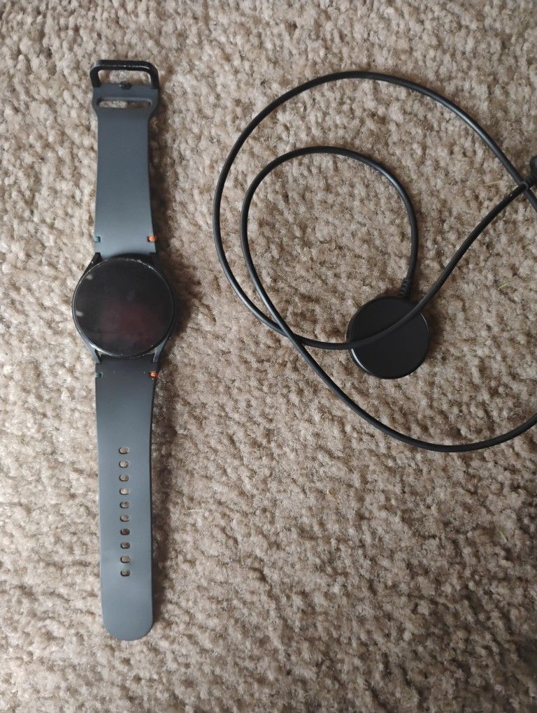 Galaxy Watch FE With Band And Charger 