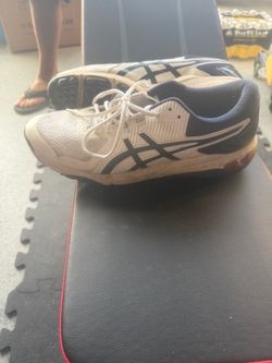 Golf shoes