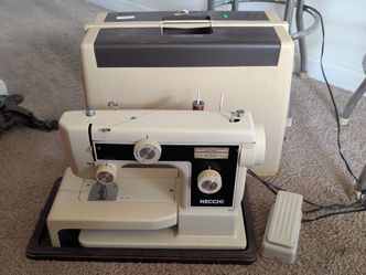 Vintage Necchi Model 511 Sewing Machine With Case