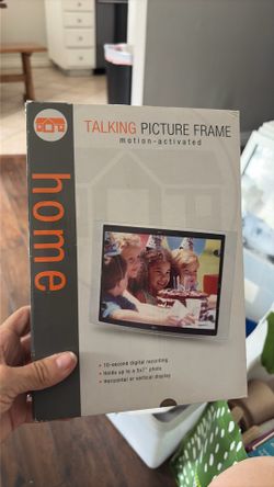 Picture frame holds up to 10 second digital recording