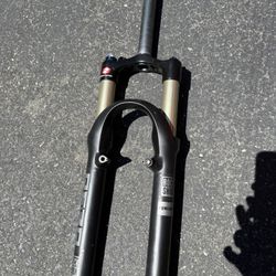 32mm RockShox Air Suspension Mountain Bike 