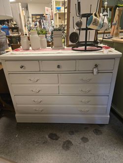 Dresser 3 drawer