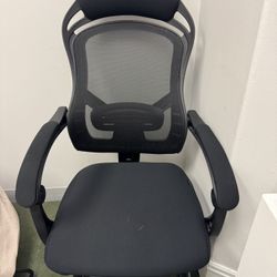 Not just a chair — a professional “stay a little longer” experience