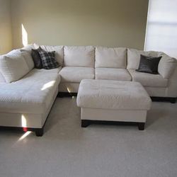 Beautiful Sectional Couch- Ivory/Tan| Right Sitting Chase| By Jerome's| -Amazing Condition