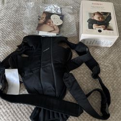 BabyBjörn Baby Carrier Mini for Babies 0-1 years & 7-25 lbs - Black Comfy Cotton Like NEW