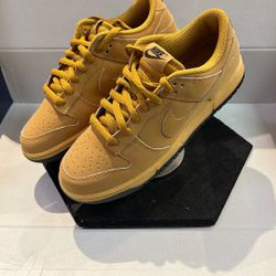NIKE DUNK LOW SE RETRO WHEAT GUM