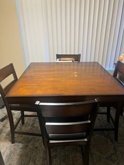 High table with 4 chairs