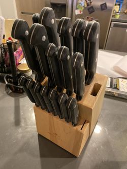 17 Piece Sabatier Knife Set w/ Storage Block/Very Nice! for Sale in  Houston, TX - OfferUp