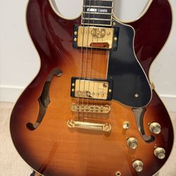 Yamaha SA2200 Semi Hollow Electric Guitar & Gig  Bag– Like New  