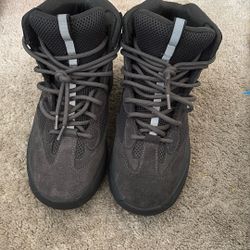Yeezy Boot graphite season 6