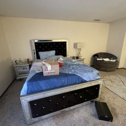 Queen bedroom set 
