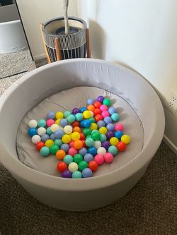 Baby ball pit with balls