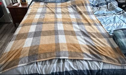 Top 2 Fashion Buffalo Plaid Fleece Blanket 48x56 Tan Gray White - OBO