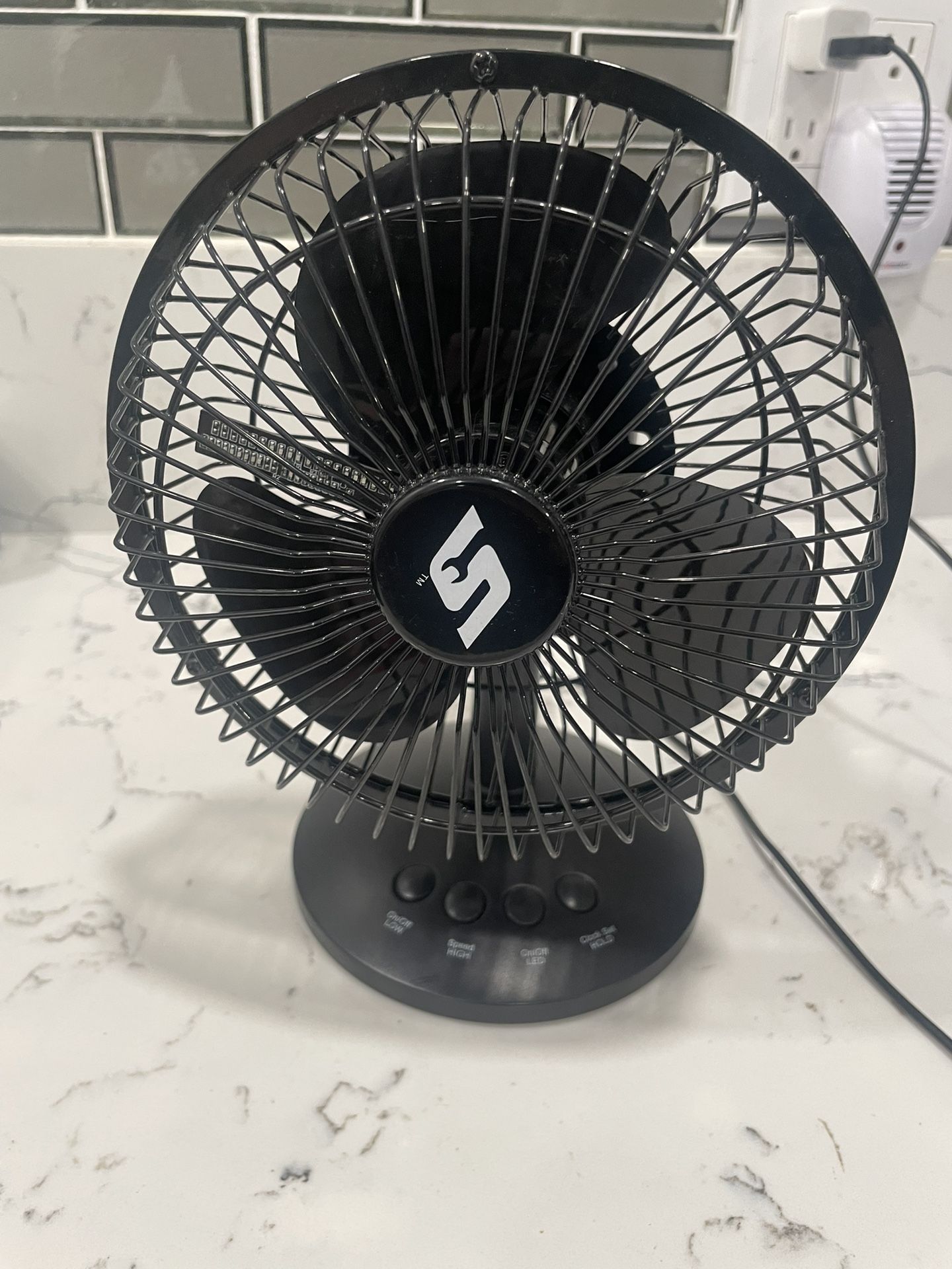 Snap on clock led fan (please read description)