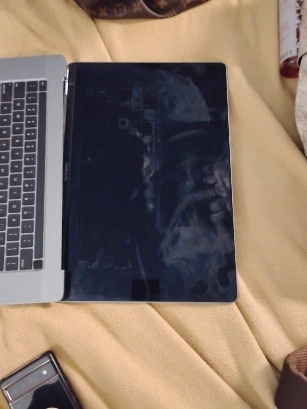 16 In Apple MacBook pro Screen Only