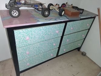 6 drawer dresser $20