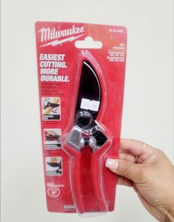 Milwaukee pruner. Has 1 inch cut capacity. Has 2-position lock. Has low friction blade coating. Has ultra sharp blade. Has durable blade attachment. H