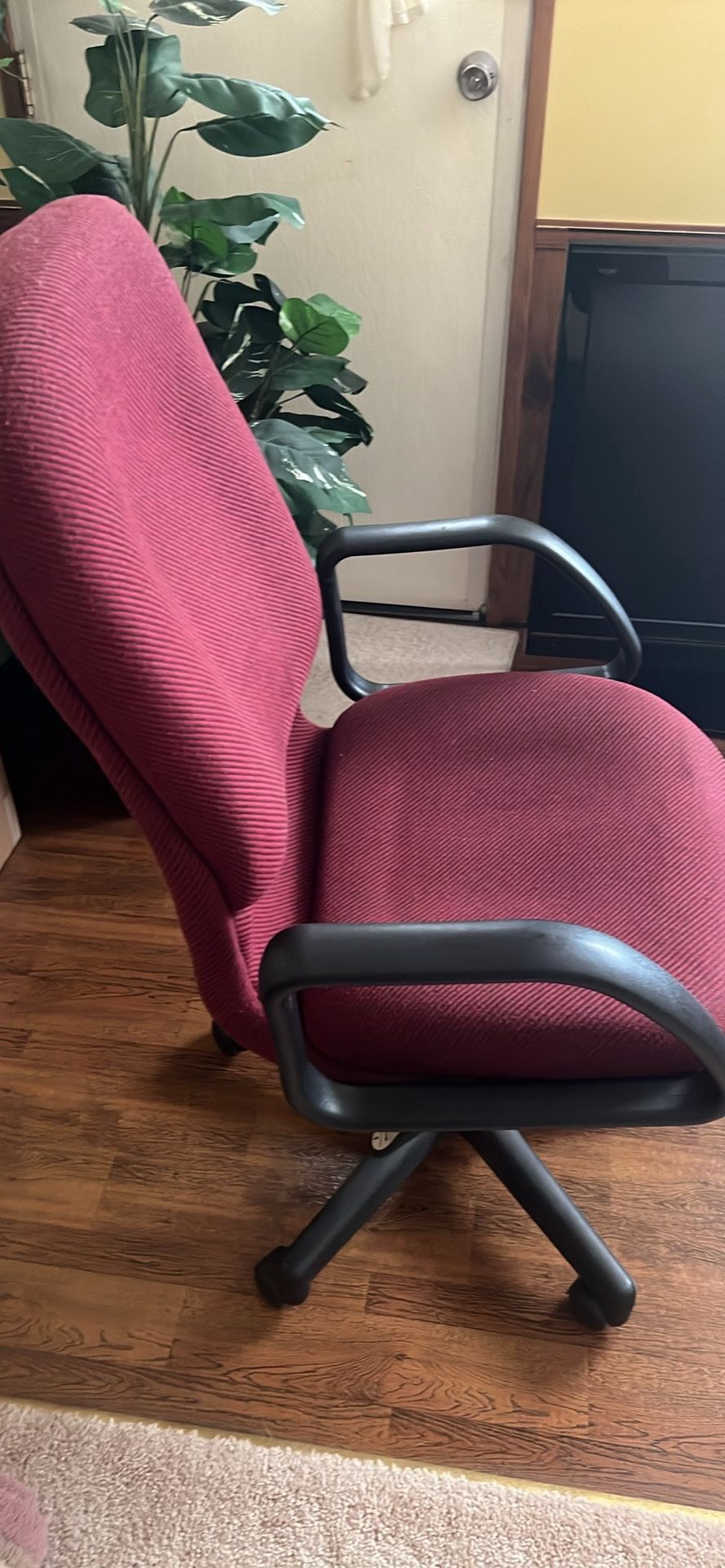  On Wheels Office Or Desk Chair