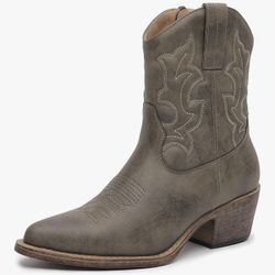 Women's Boots - 6.5 size NEW 