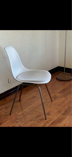 Herman Miller Eames Molded Plastic Side Chair with Seat Pad