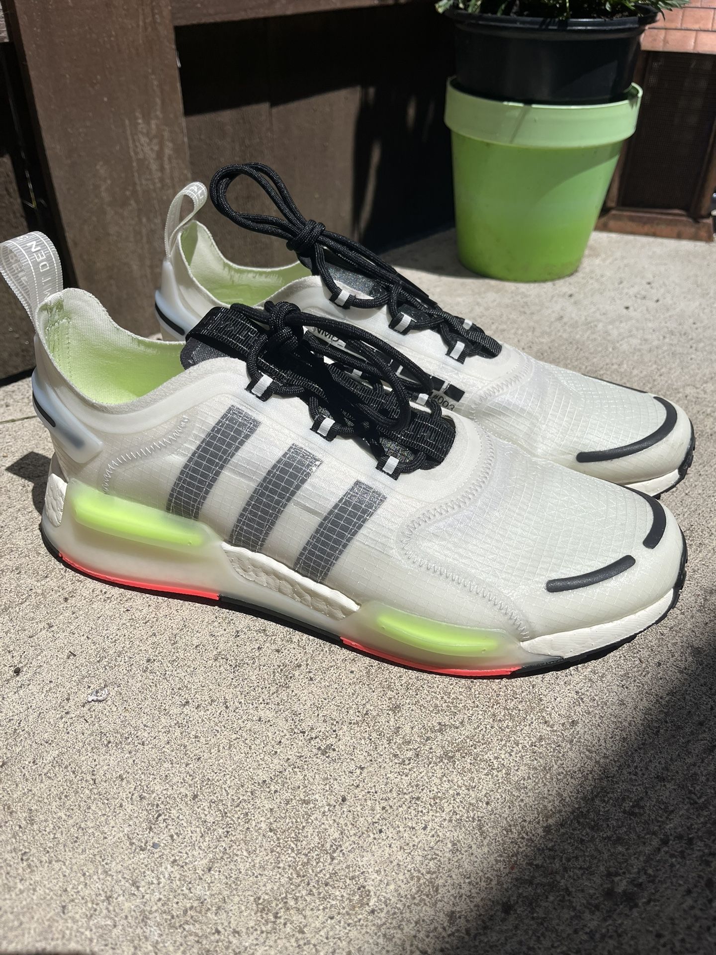 **$80** Adidas NMD R1 V3 “Signal Green / Crimson” Men size 11.5